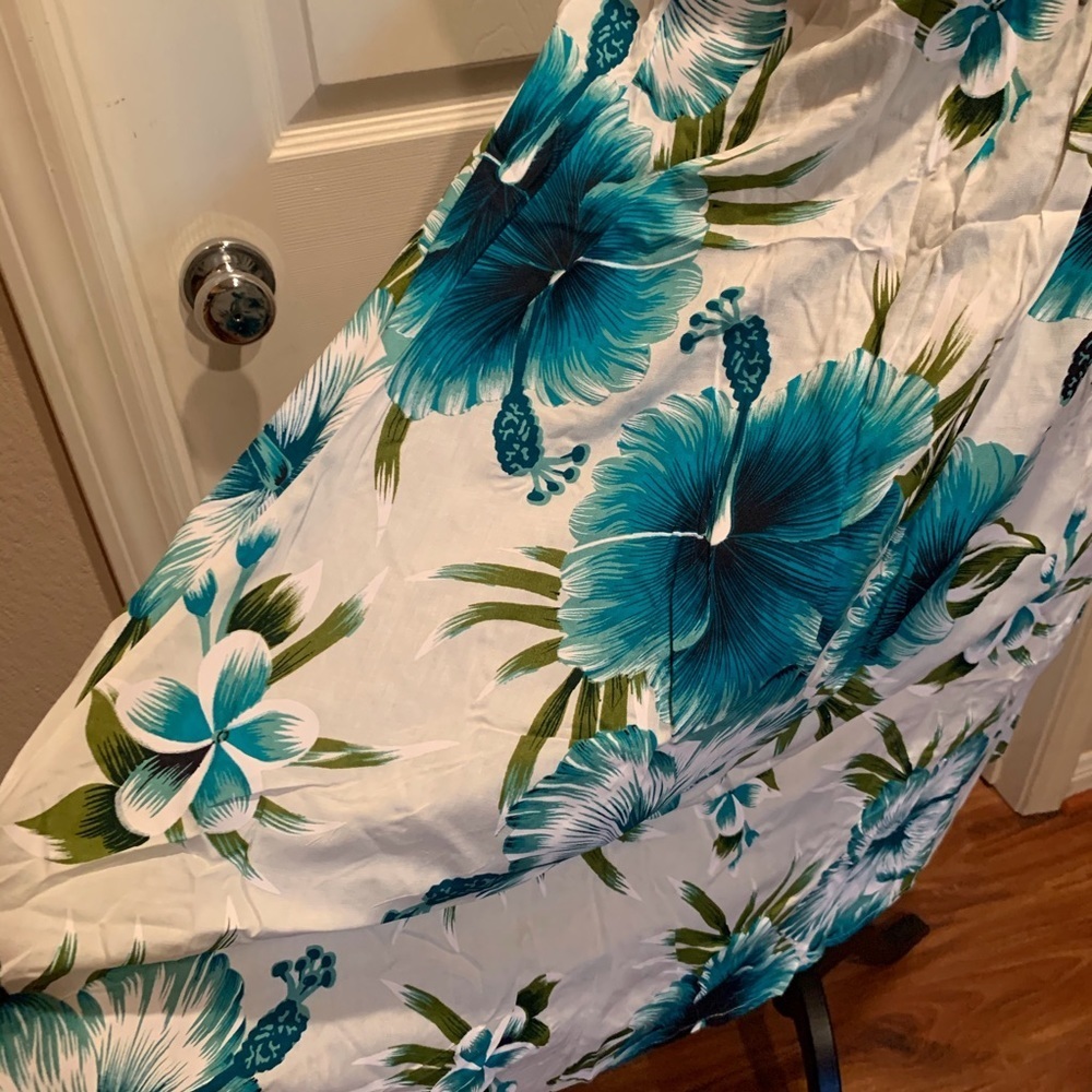 White dress with turquoise hibiscus floral print - Picture 2 of 5